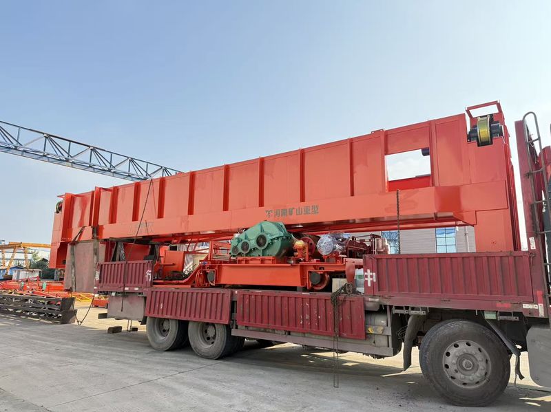 通用桥式起重机 QD20/5-12.5m 制作完成  装车发出