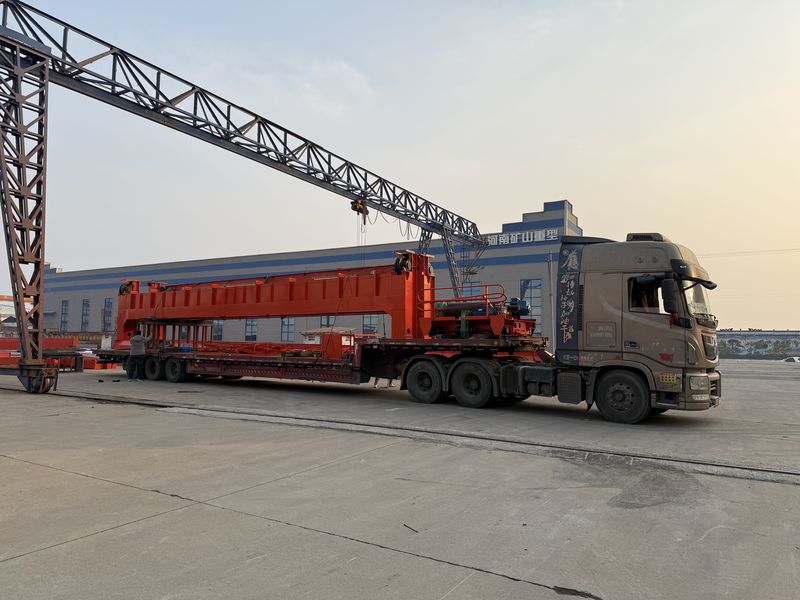 双梁起重机 QD10t-13.5m  制作完成  装车发出