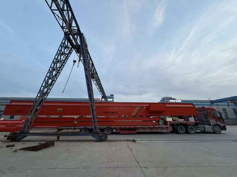 全包箱门式起重机 MHE30+16t-24m 制作完成 装车发出